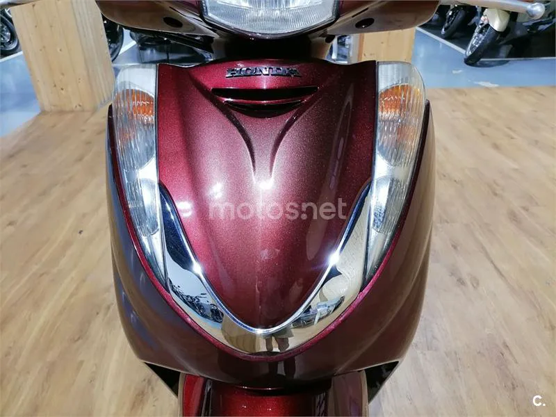 Honda SH 300i – Vista 3