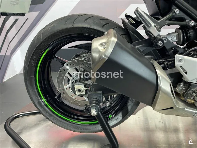 Kawasaki Z900 – Vista 12