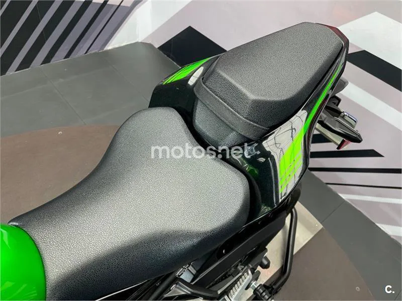 Kawasaki Z900 – Vista 14