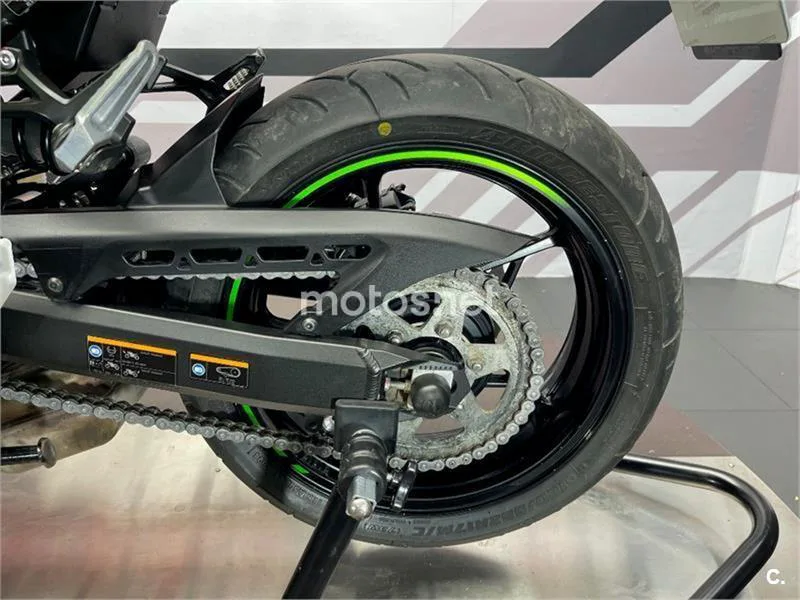 Kawasaki Z900 – Vista 15