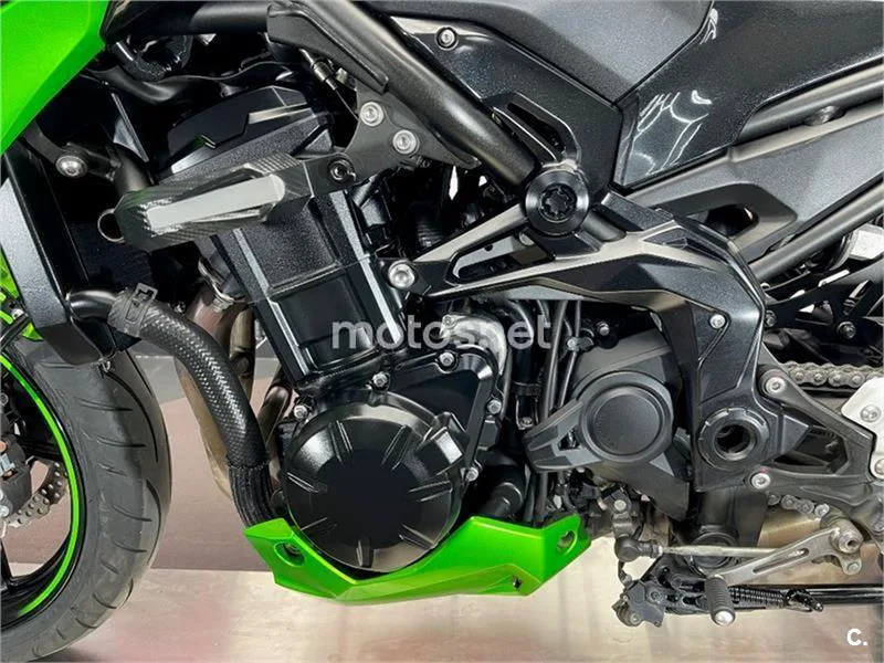 Kawasaki Z900 – Vista 16