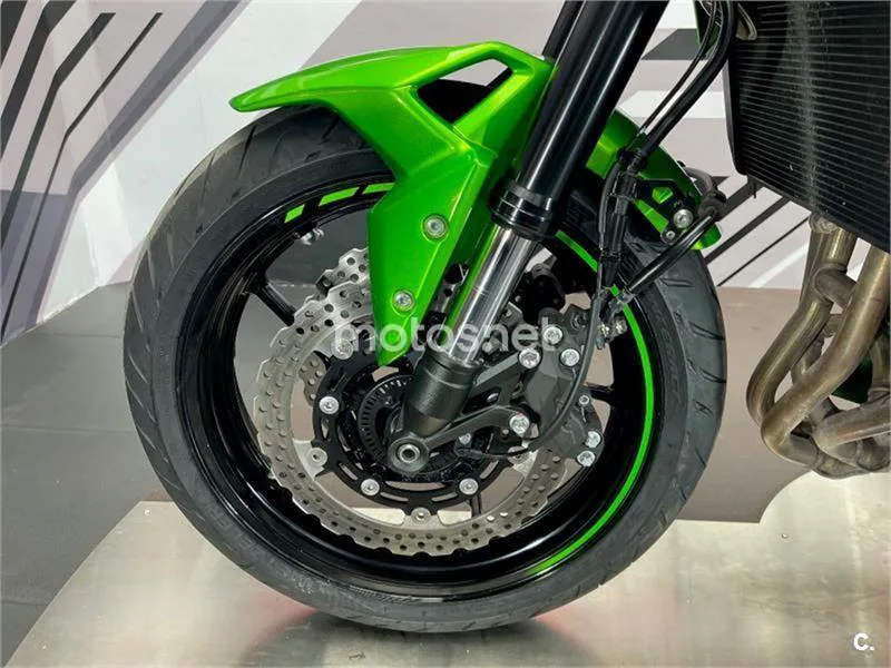 Kawasaki Z900 – Vista 18