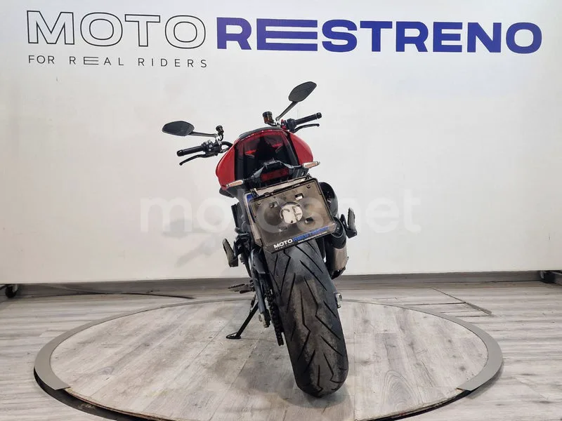 Ducati Monster – Vista 8
