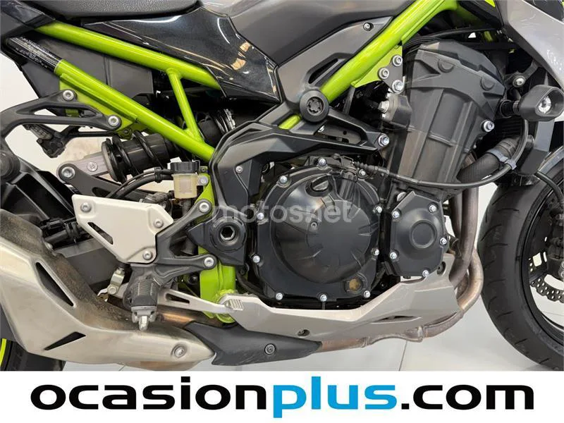 Kawasaki Z900 – Vista 17