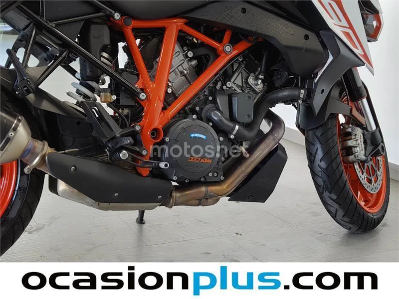 KTM 1290 Super Duke GT – Vista 17