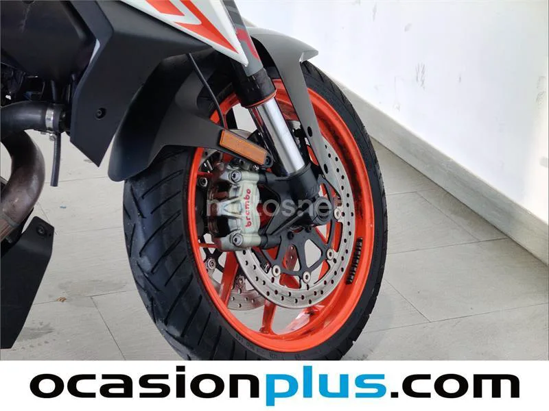 KTM 1290 Super Duke GT – Vista 18