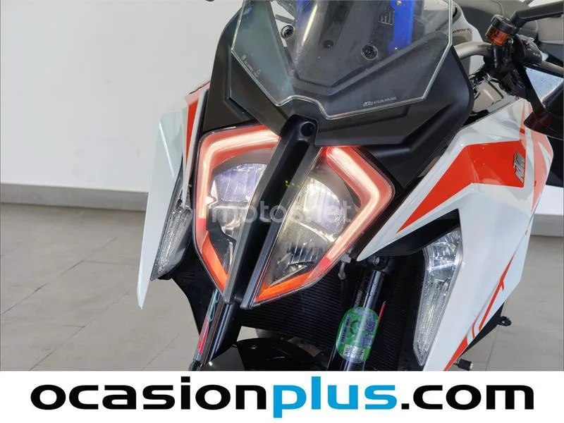 KTM 1290 Super Duke GT – Vista 22
