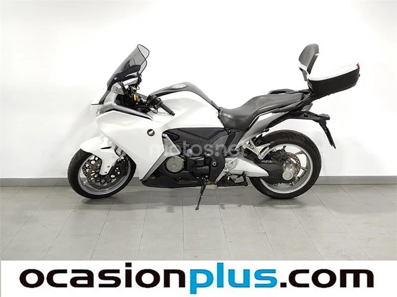 Honda VFR 1200 F DCT – Vista 8