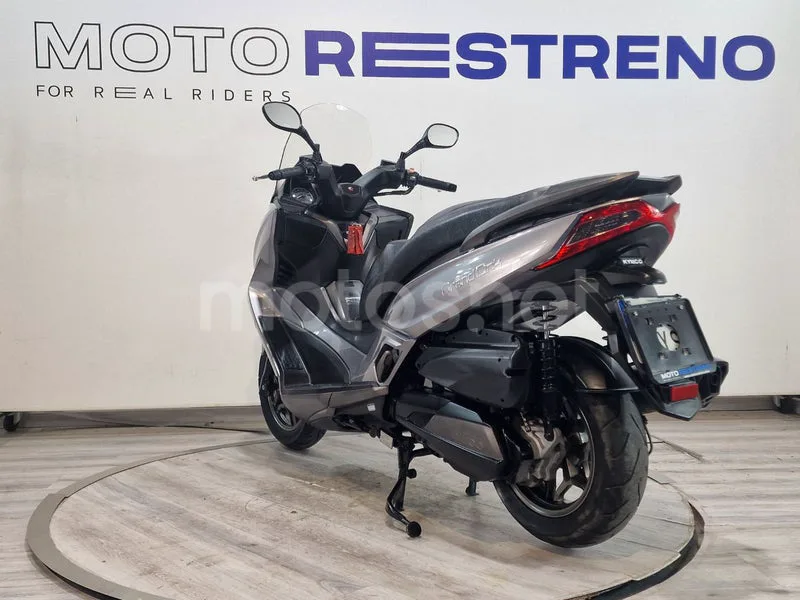Kymco Grand Dink 300 – Vista 3