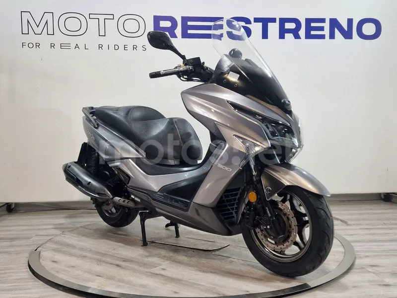 Kymco Grand Dink 300 – Vista 5
