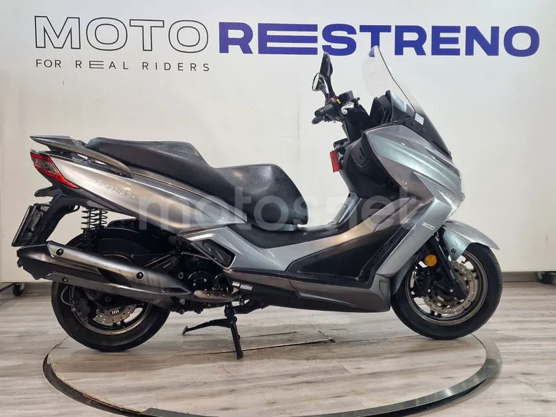 Kymco Grand Dink 300 – Vista 6