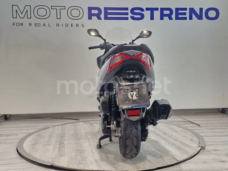 Kymco Grand Dink 300 – Vista 8