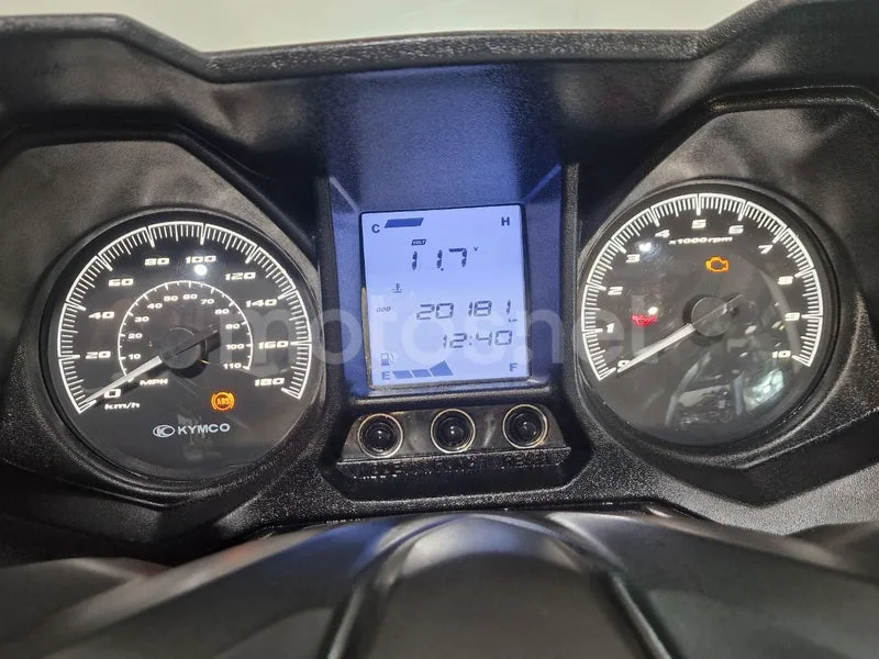 Kymco Grand Dink 300 – Vista 9