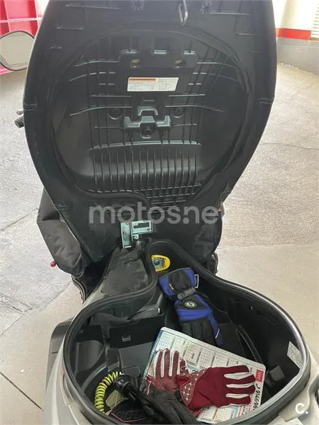 Suzuki Burgman 200 – Vista 9
