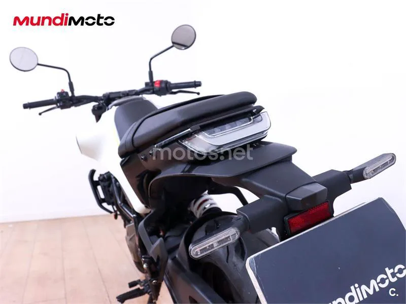 Husqvarna Vitpilen 125 – Vista 9