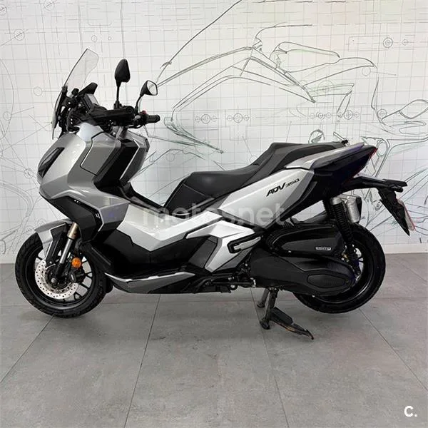 Honda ADV 350 – Vista 5