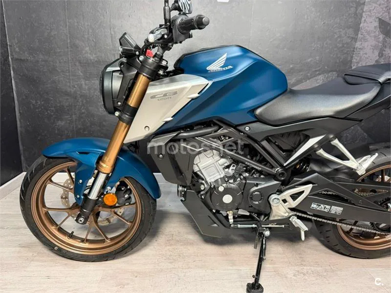 Honda CB 125 R – Vista 11