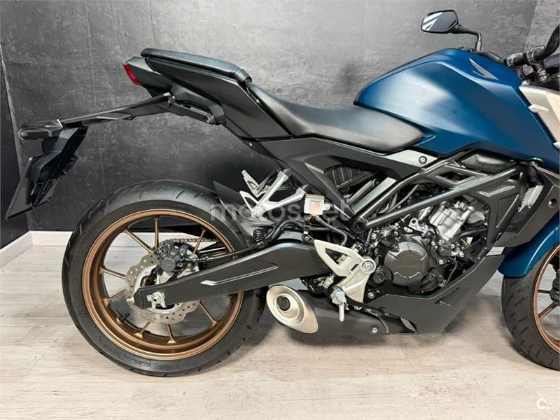 Honda CB 125 R – Vista 12