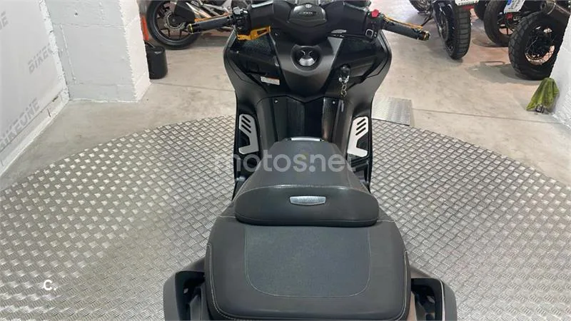 Yamaha TMAX 530 – Vista 12