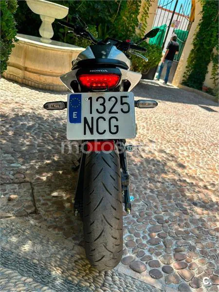 Honda CB 125 R – Vista 3