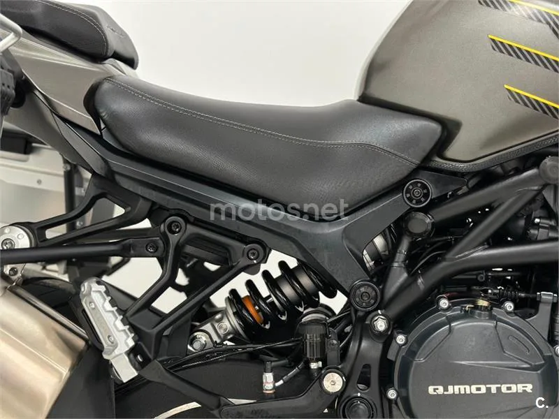 QJ Motor SRT 900 SX – Vista 13