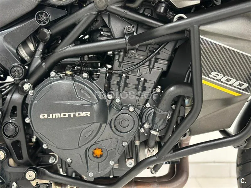 QJ Motor SRT 900 SX – Vista 14