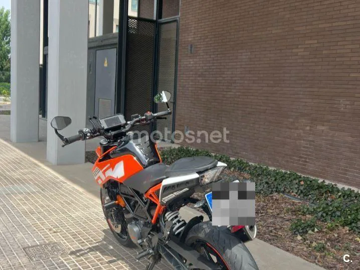 KTM 125 – Vista 7