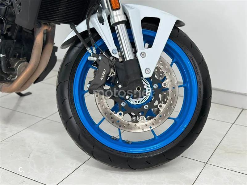 Suzuki GSX-8S – Vista 14