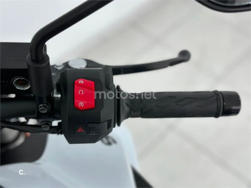 Suzuki GSX-8S – Vista 16