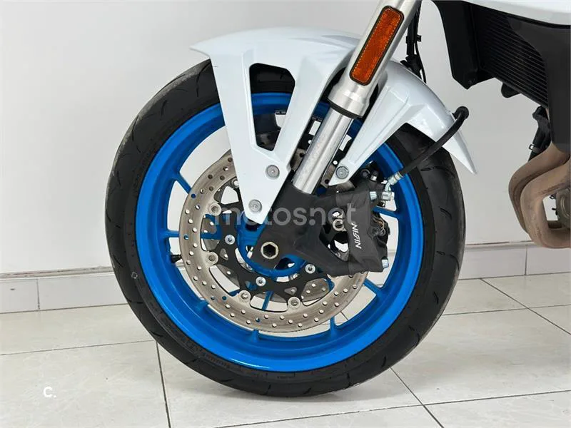 Suzuki GSX-8S – Vista 17