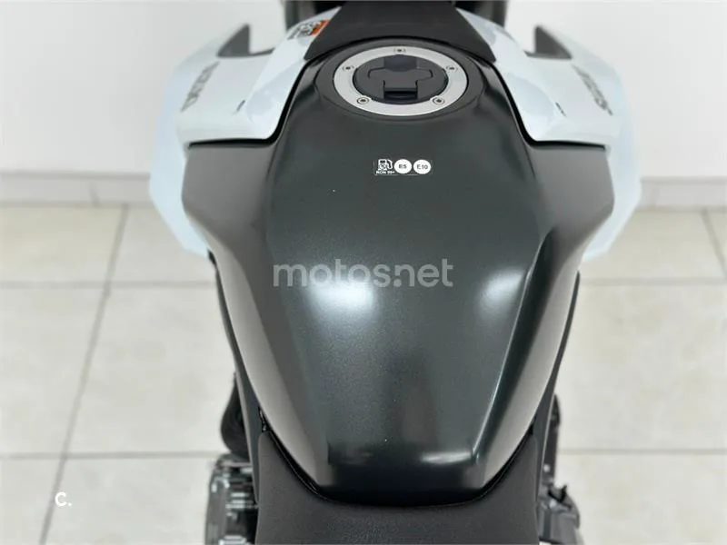 Suzuki GSX-8S – Vista 8