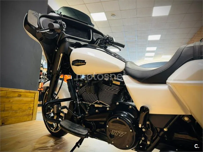 Harley-Davidson CVO Street Glide – Vista 6