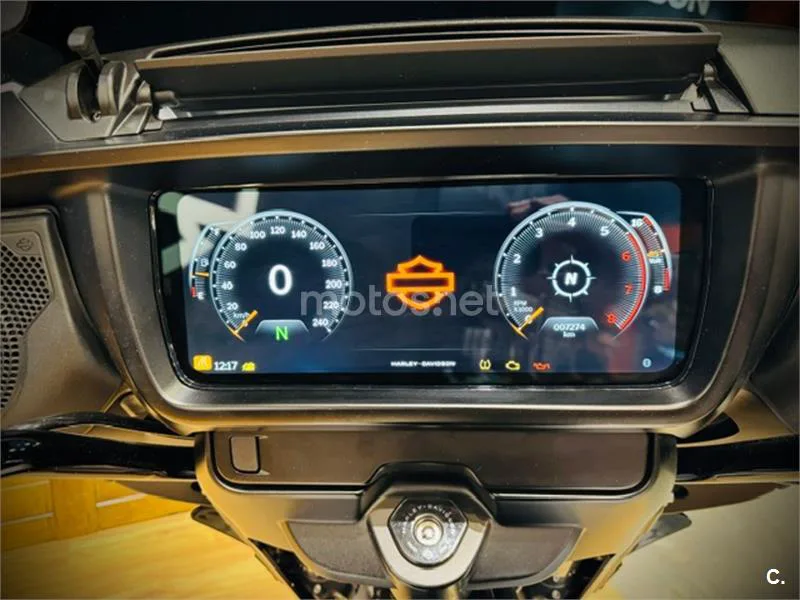 Harley-Davidson CVO Street Glide – Vista 7