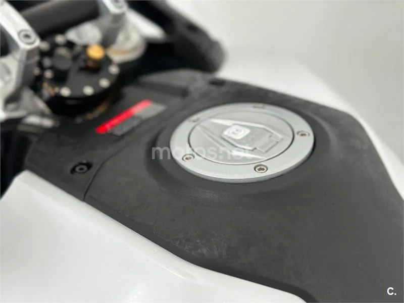 Voge DS 800 Rally – Vista 32