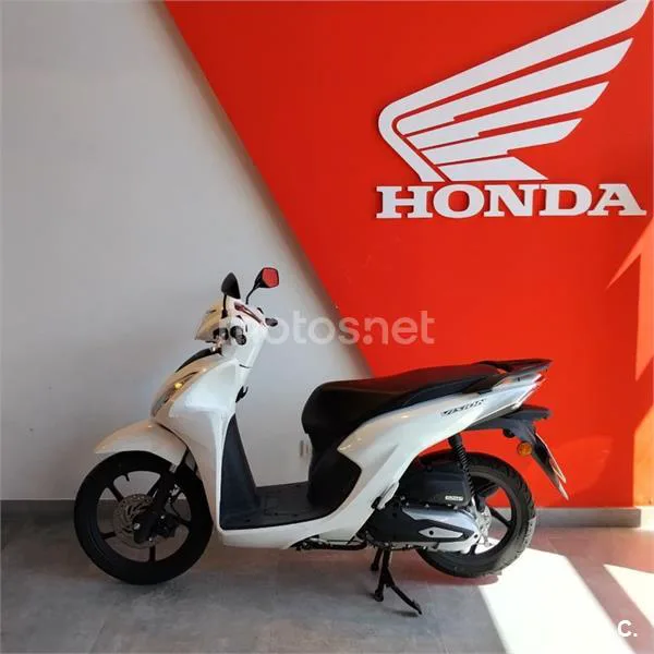 Honda Vision 110 – Vista 3