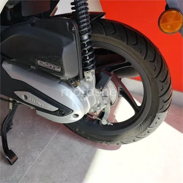 Honda Vision 110 – Vista 9
