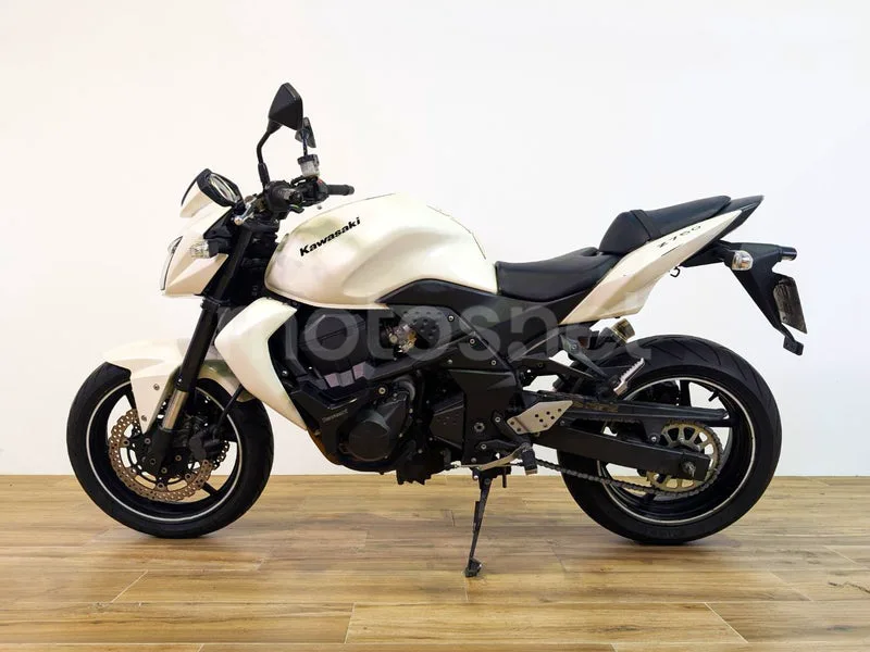 Kawasaki Z750 – Vista 5