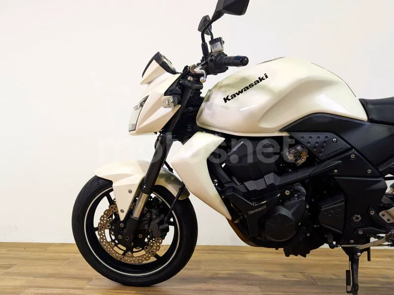 Kawasaki Z750 – Vista 8