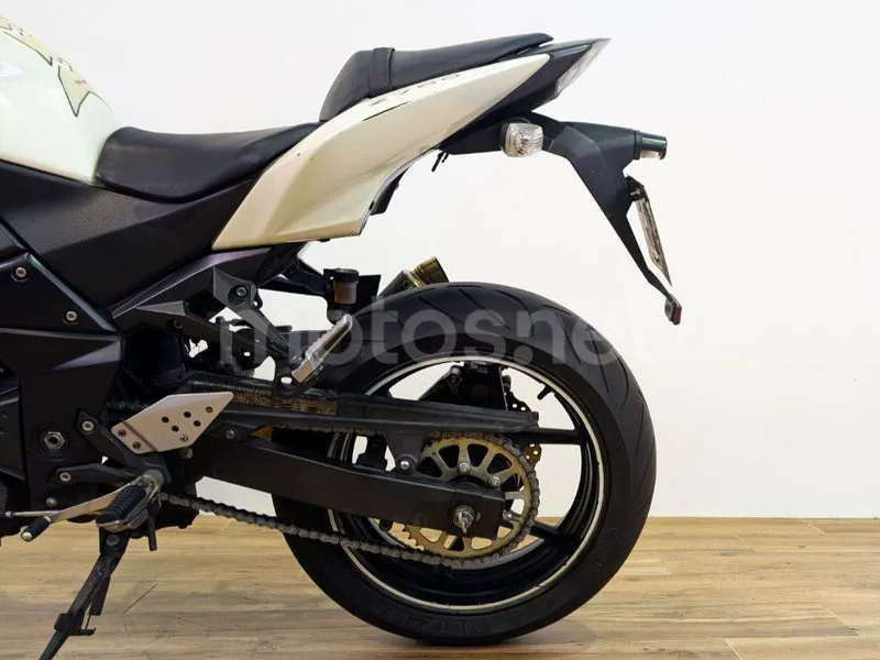 Kawasaki Z750 – Vista 9