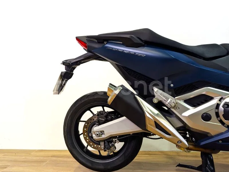Honda Forza 750 – Vista 3