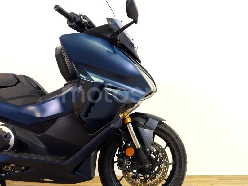 Honda Forza 750 – Vista 4
