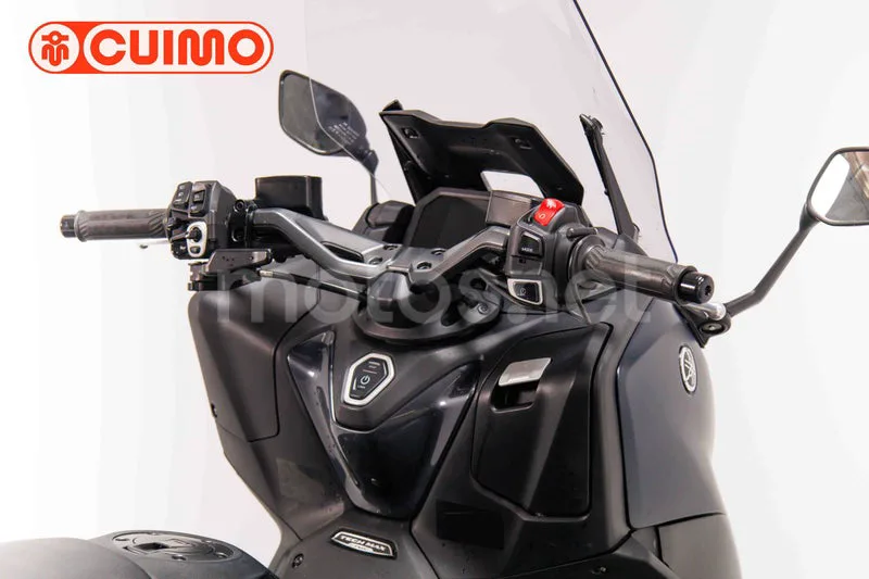 Yamaha TMAX 560 – Vista 15