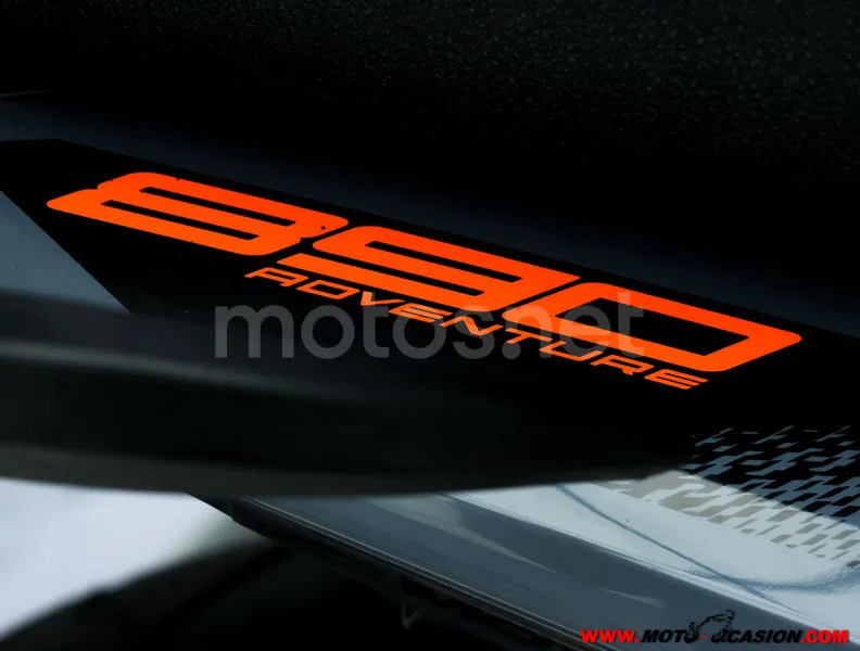 KTM 890 – Vista 9