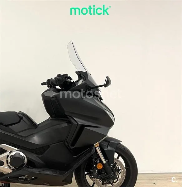 Honda Forza 750 – Vista 4