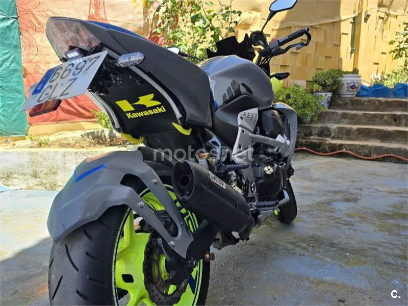 Kawasaki Z750 - Vista 15