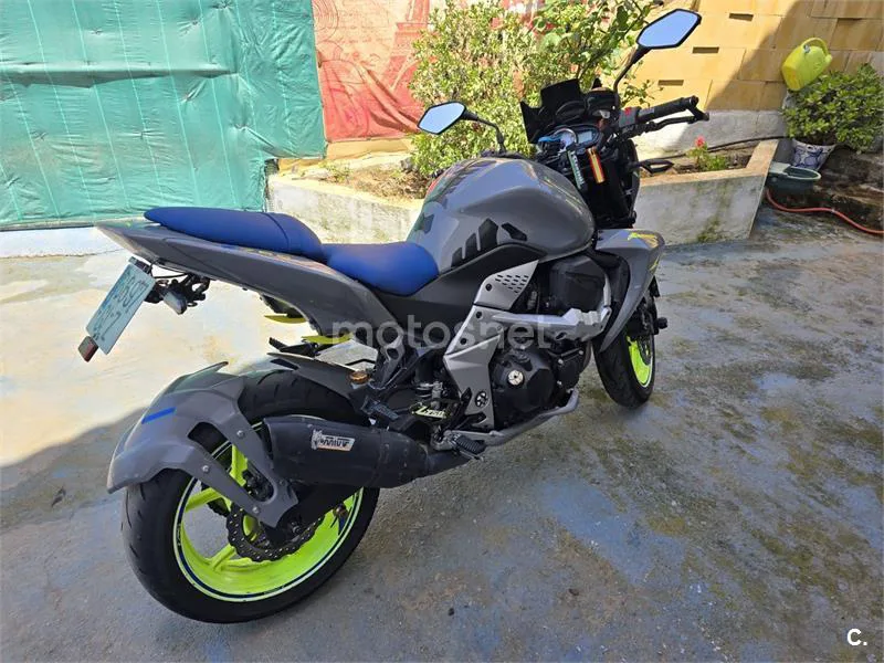 Kawasaki Z750 - Vista 3