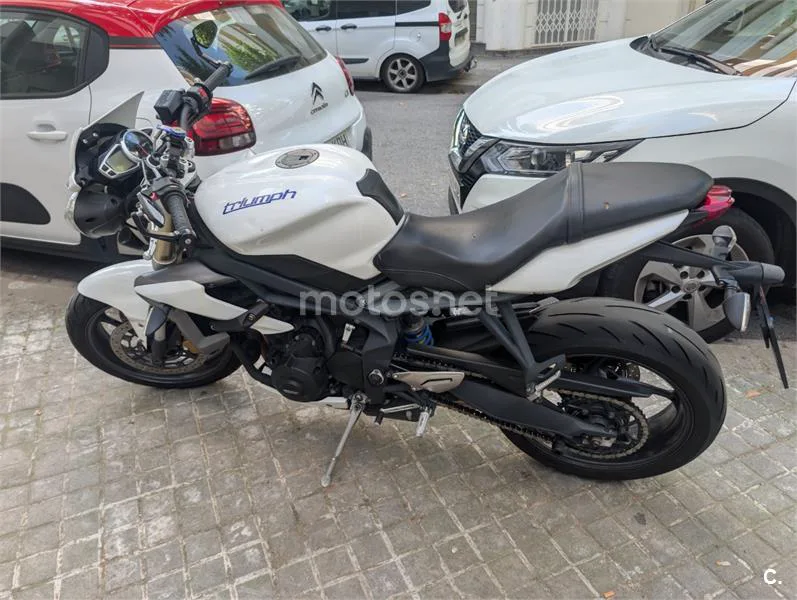 Triumph Street Triple – Vista 3