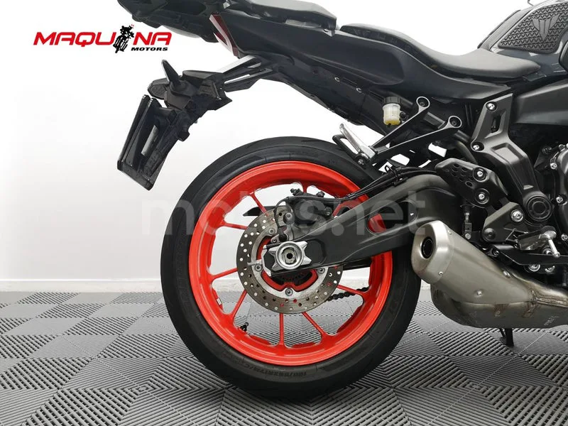 Yamaha MT-07 – Vista 13
