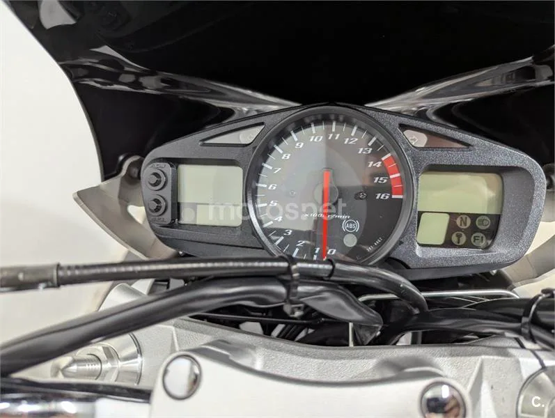 Suzuki GSR 600 – Vista 11