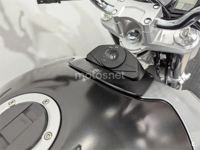 Suzuki GSR 600 – Vista 12